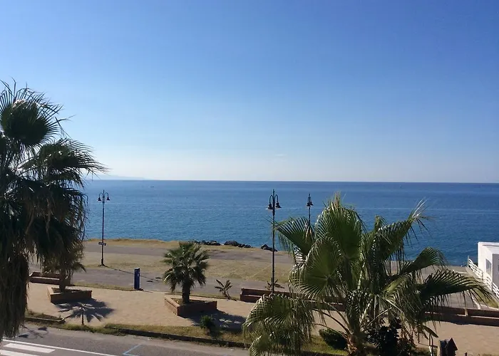 克里达酒店及餐厅 3* 吉泽利亚